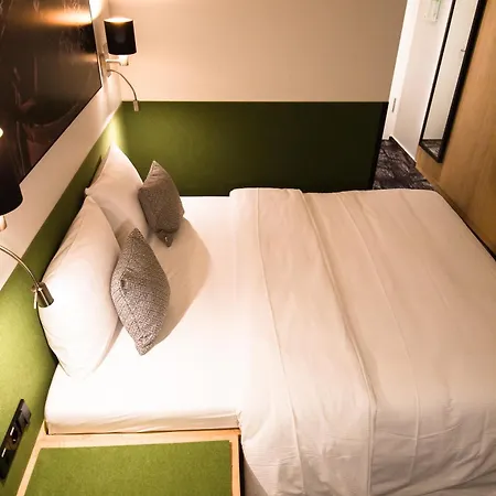 מלון De Brauhotel - De La Brasserie Nationale בשארג'